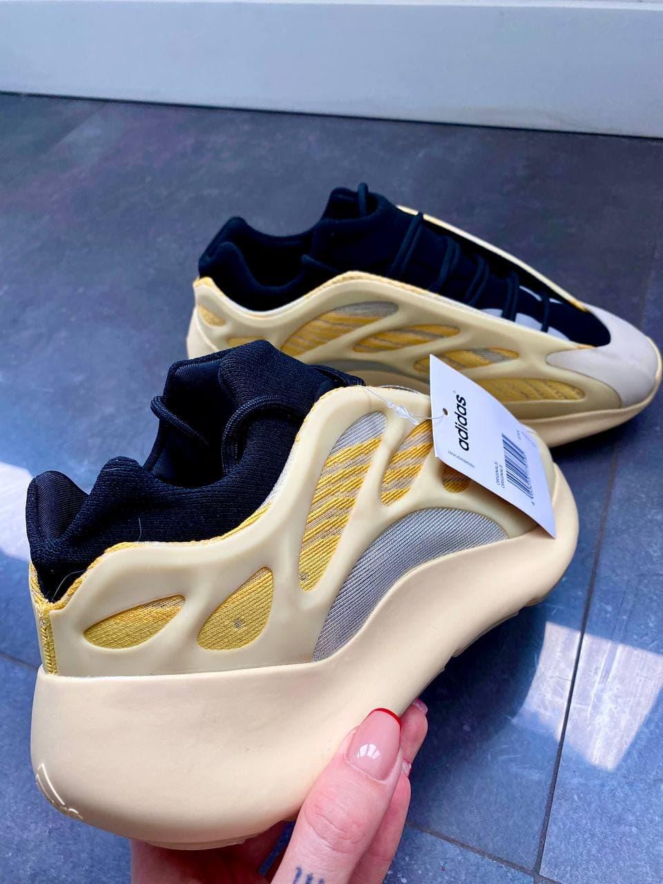 Adidas Yeezy Boost 700 V3 SRPHYM