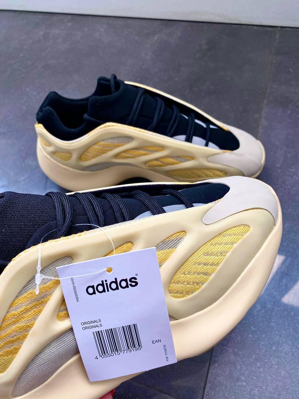 Adidas Yeezy Boost 700 V3 SRPHYM