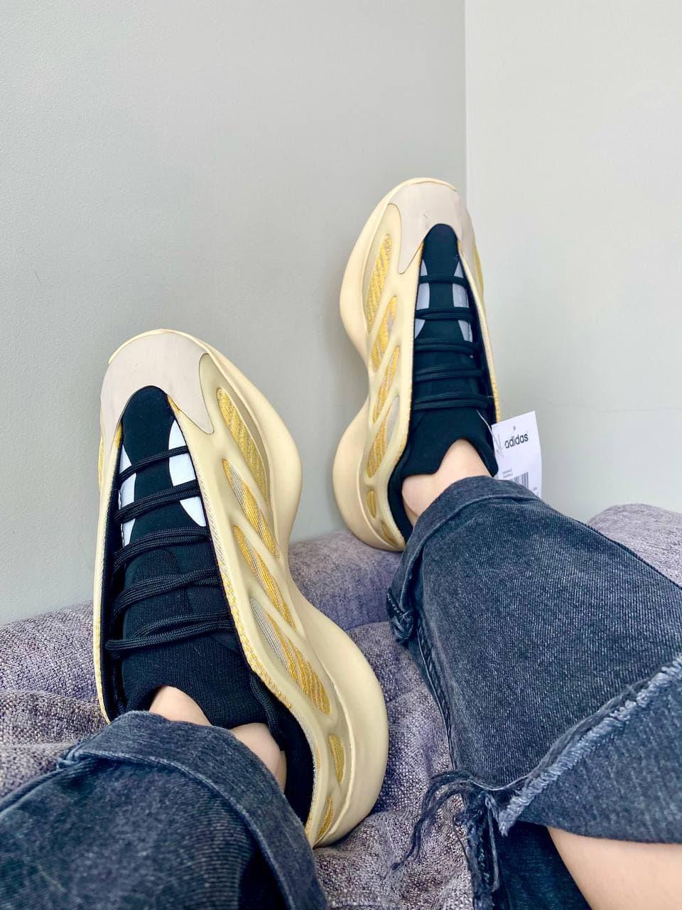 Adidas Yeezy Boost 700 V3 SRPHYM