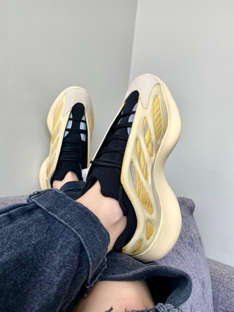 Adidas Yeezy Boost 700 V3 SRPHYM