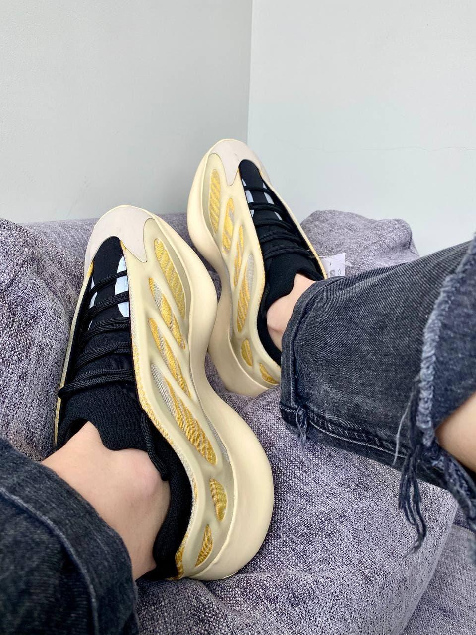 Adidas Yeezy Boost 700 V3 SRPHYM