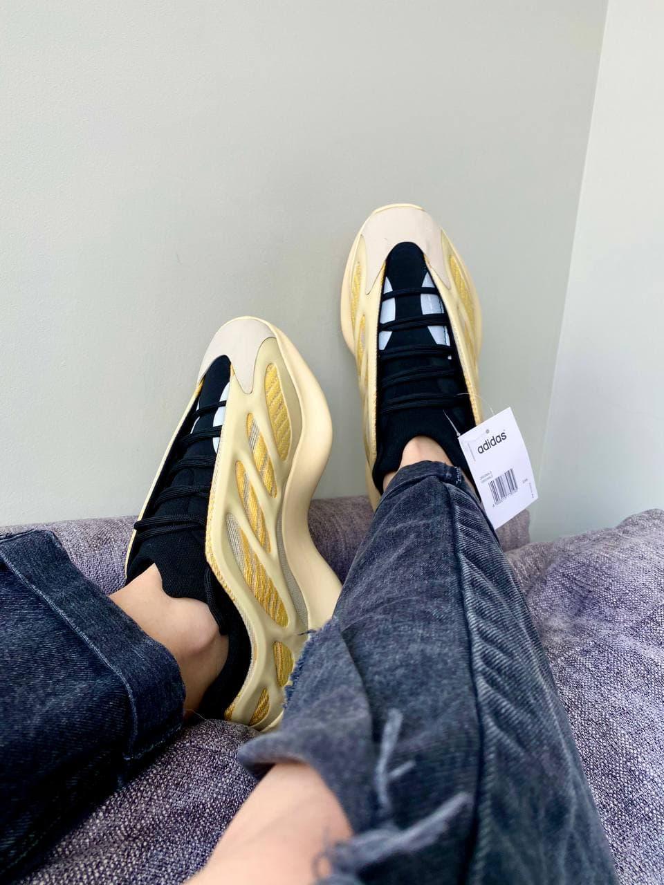 Adidas Yeezy Boost 700 V3 SRPHYM