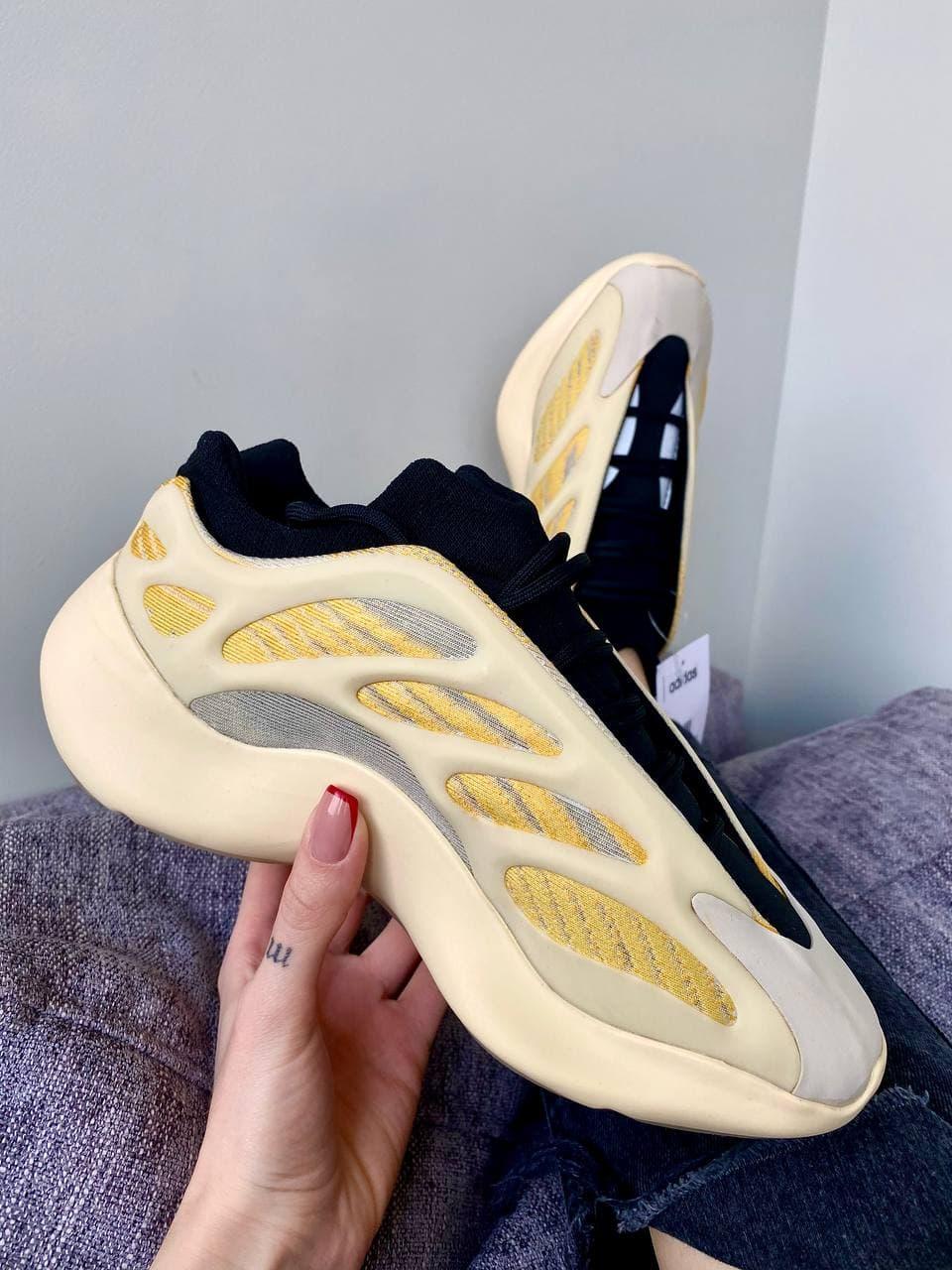 Adidas Yeezy Boost 700 V3 SRPHYM