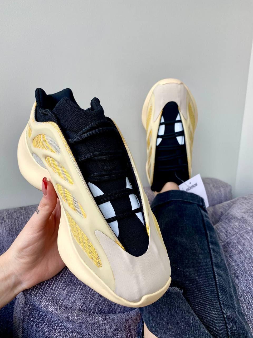 Adidas Yeezy Boost 700 V3 SRPHYM