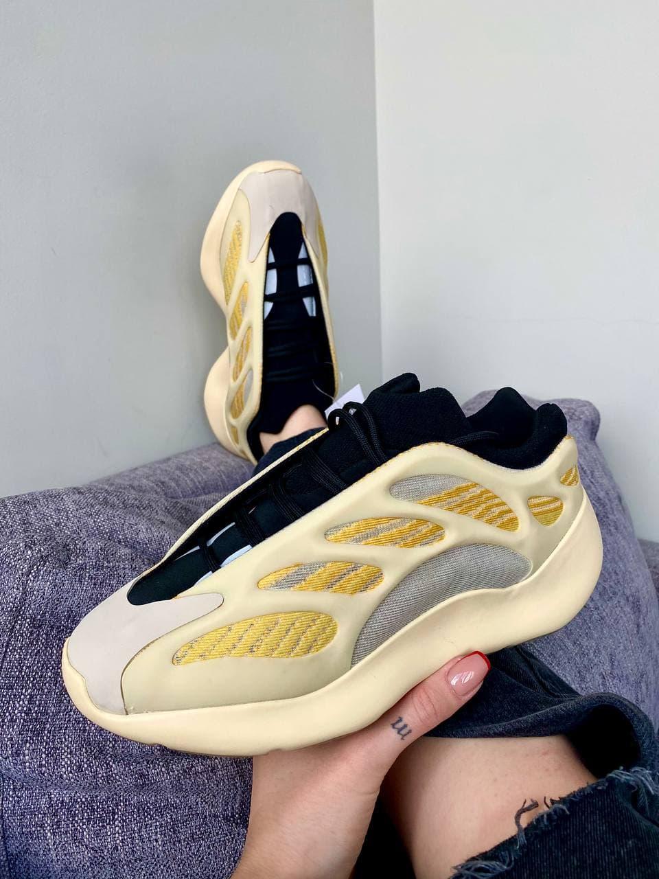 Adidas Yeezy Boost 700 V3 SRPHYM