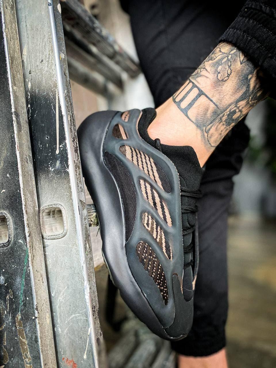 Adidas Yeezy Boost 700 V3 Clay Brown