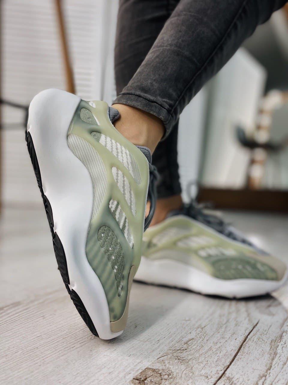 Adidas Yeezy Boost 700 V3 White Tan Gray