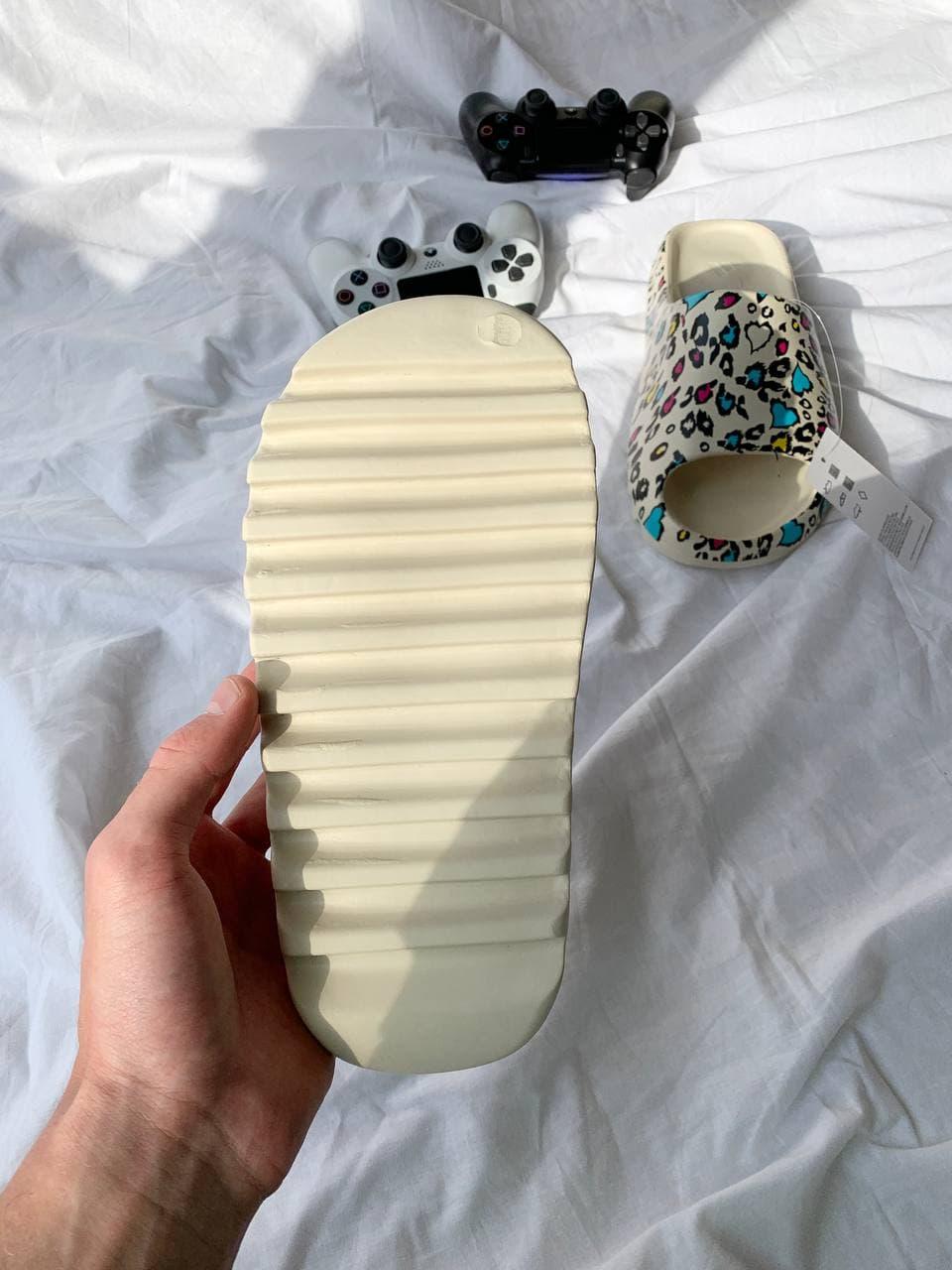 Adidas Yeezy Slide Graffiti 1