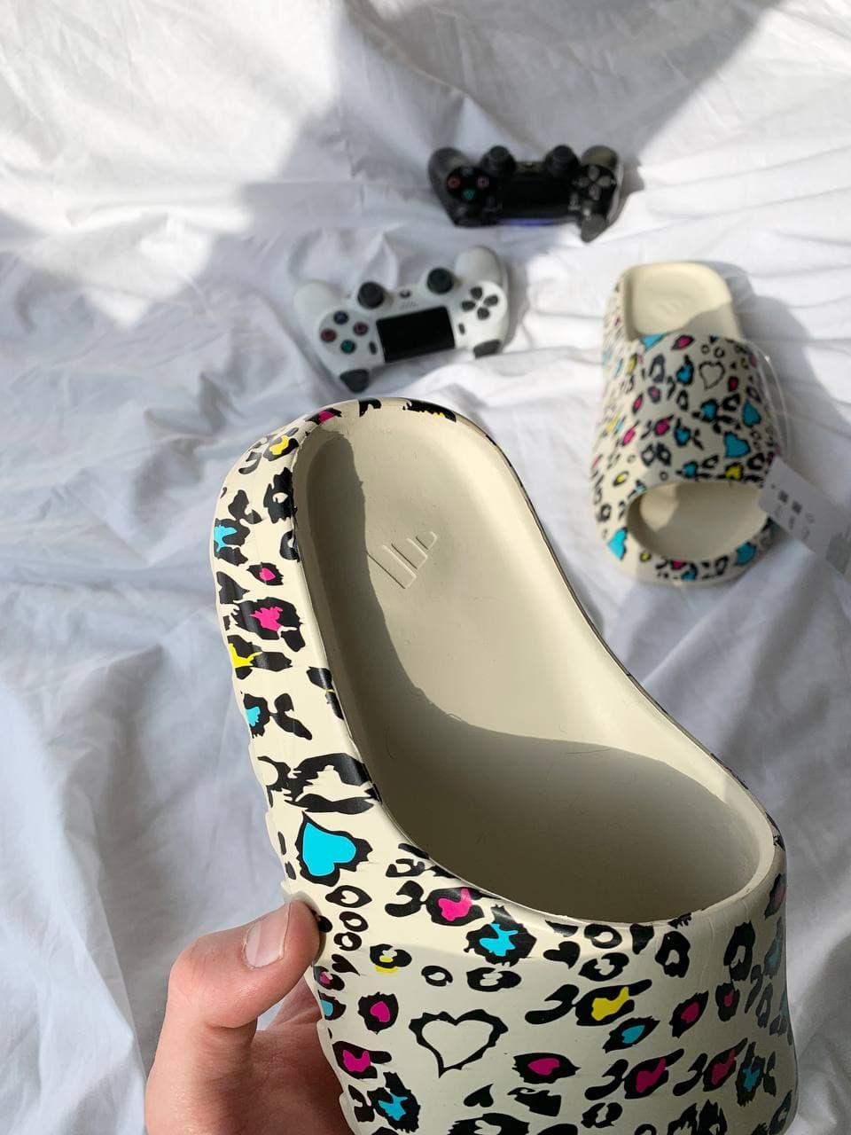Adidas Yeezy Slide Graffiti 1