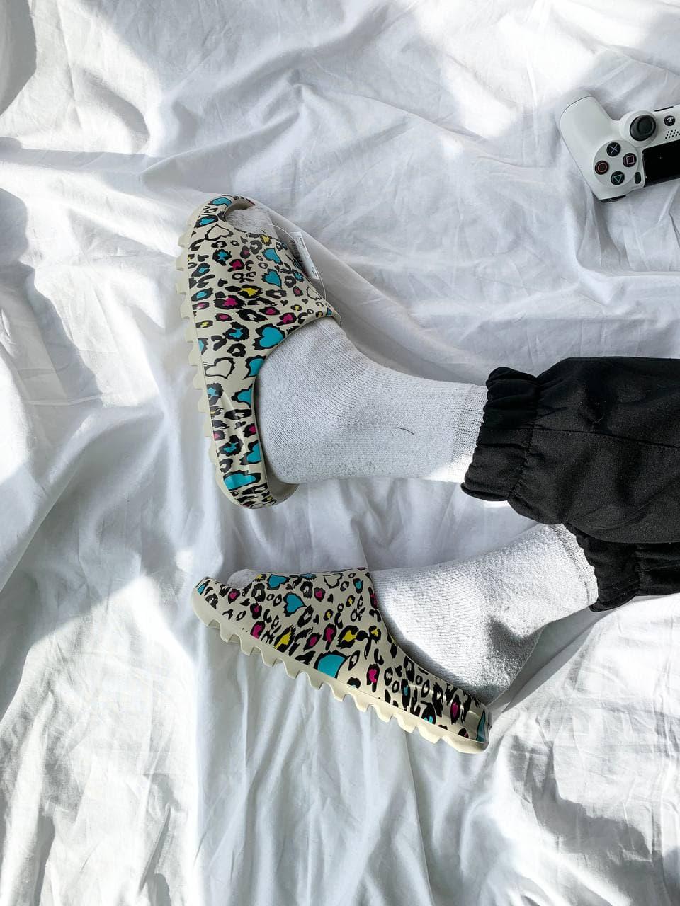 Adidas Yeezy Slide Graffiti 1