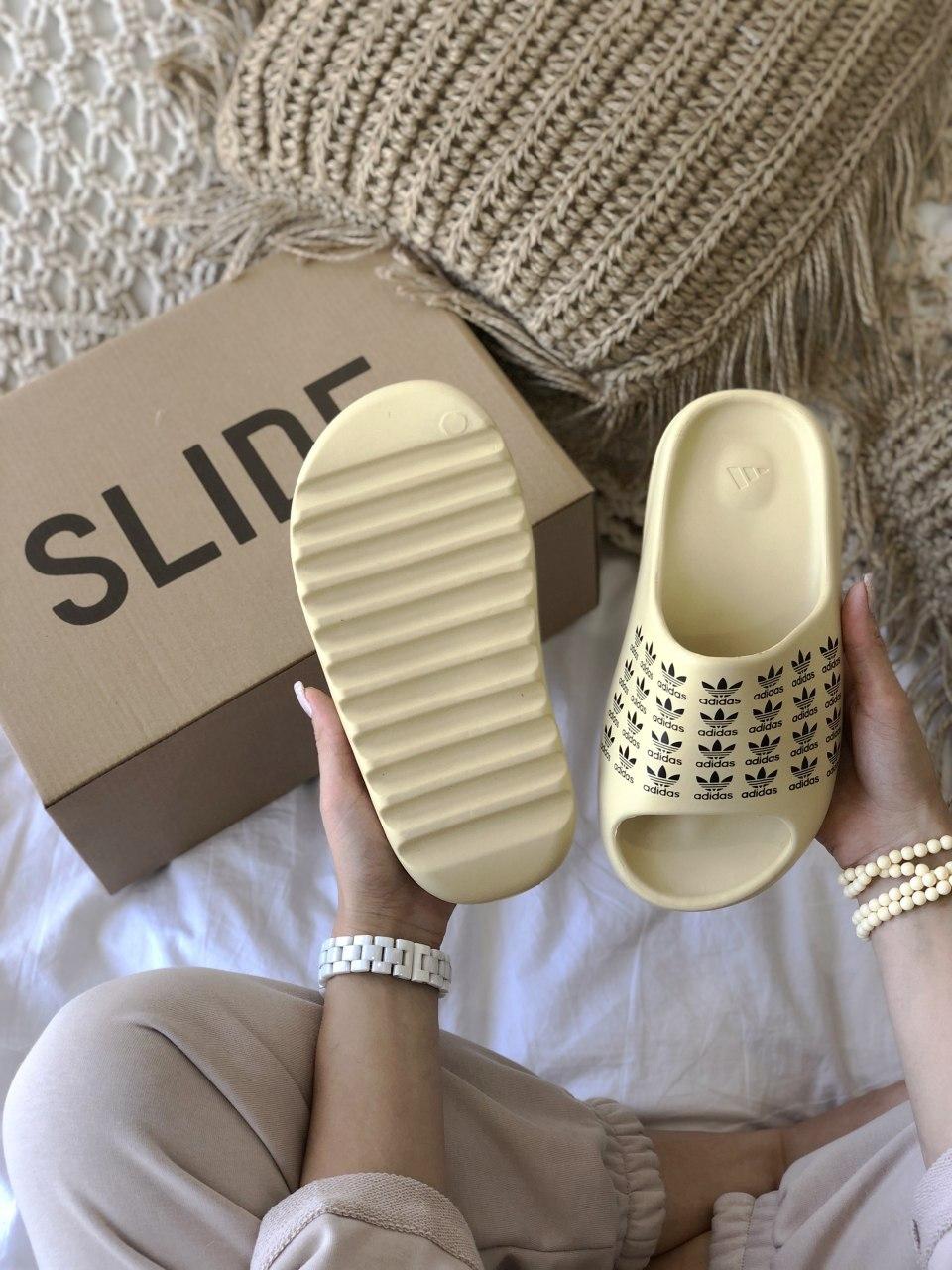 Adidas Yeezy Slide Logo