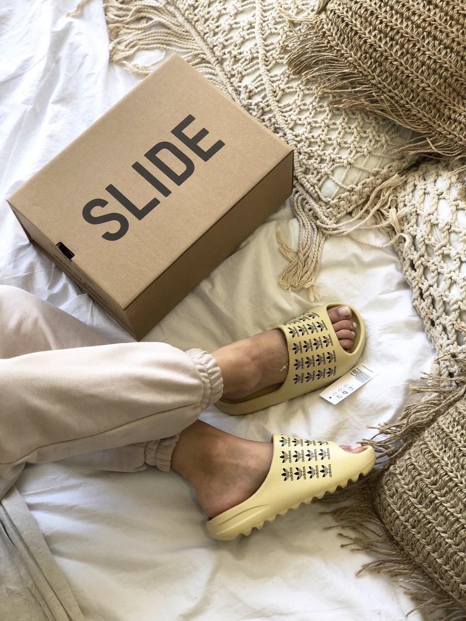 Adidas Yeezy Slide Logo