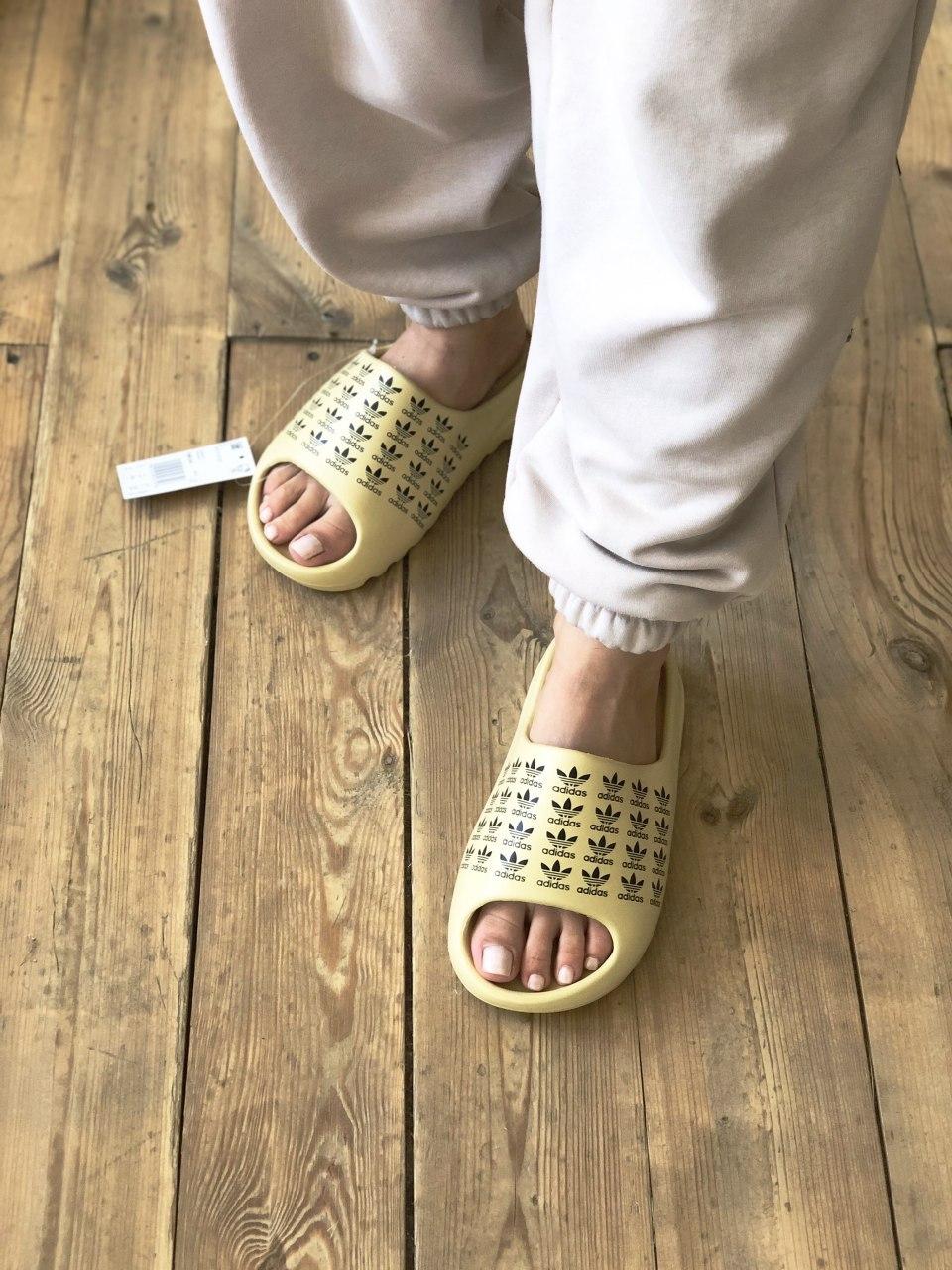 Adidas Yeezy Slide Logo
