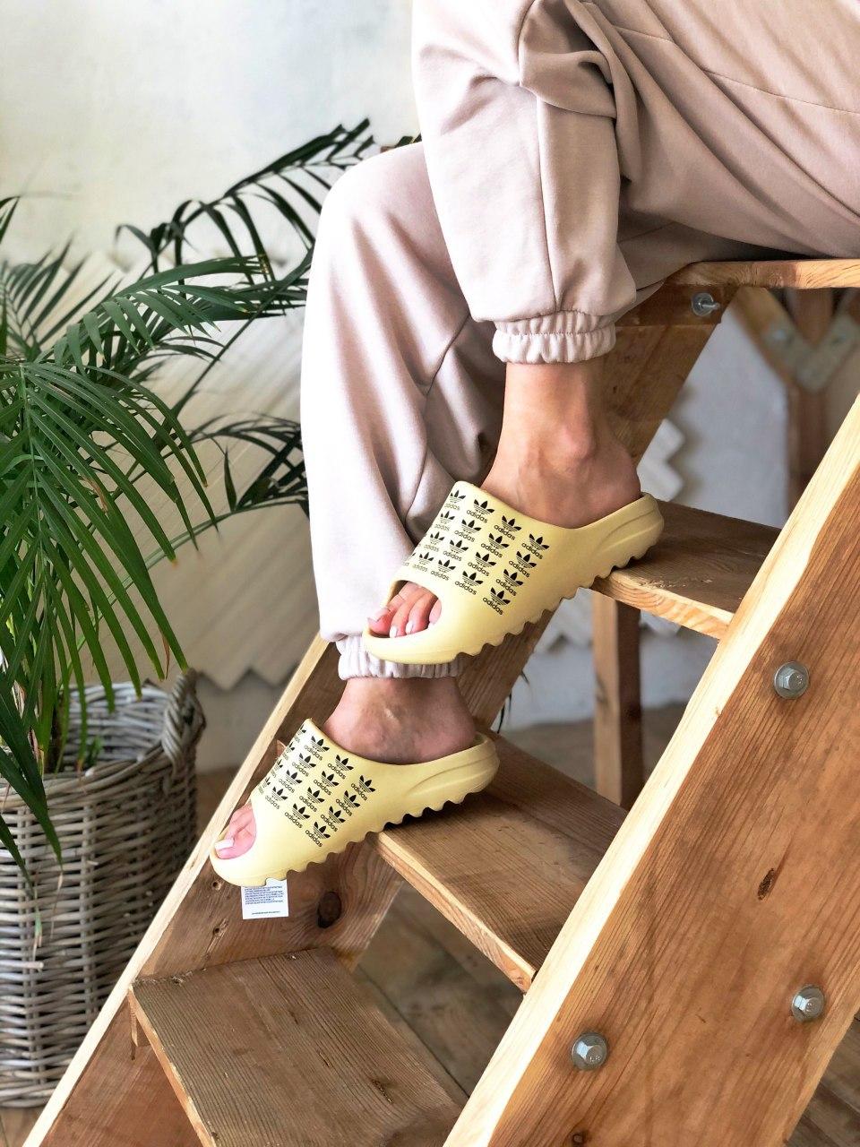 Adidas Yeezy Slide Logo