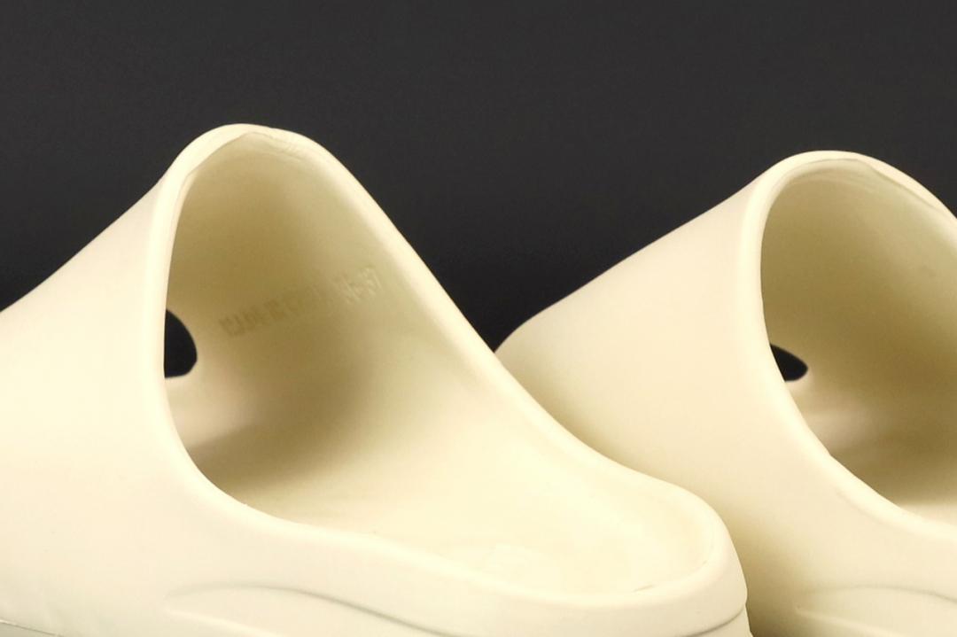 Adidas Yeezy Slide Bone 3