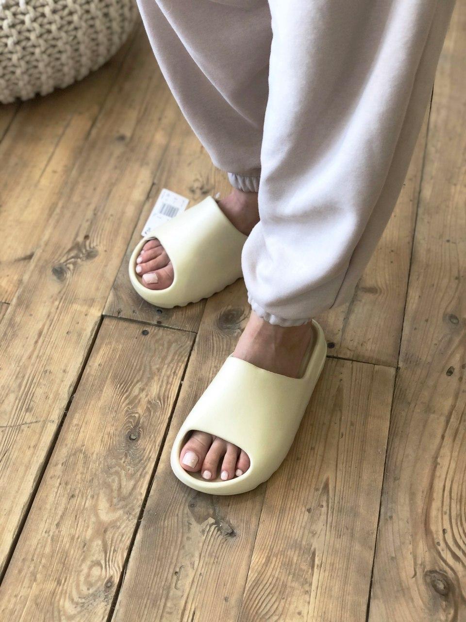 Adidas Yeezy Slide Bone 3