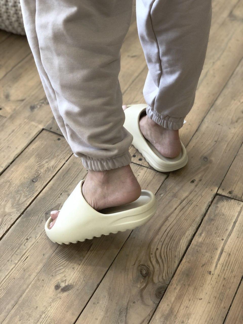 Adidas Yeezy Slide Bone 3