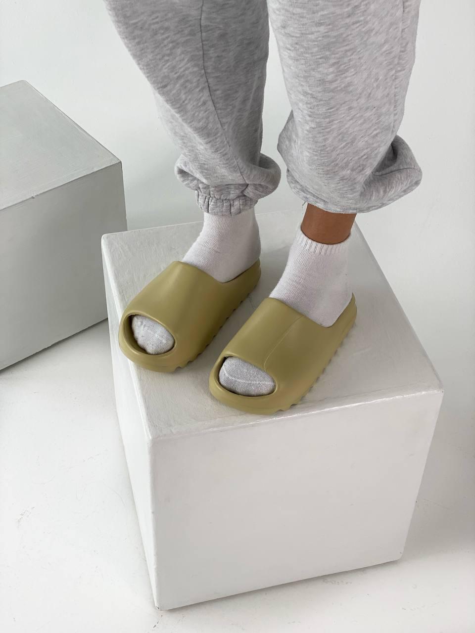 Adidas Yeezy Slide Earth Bone