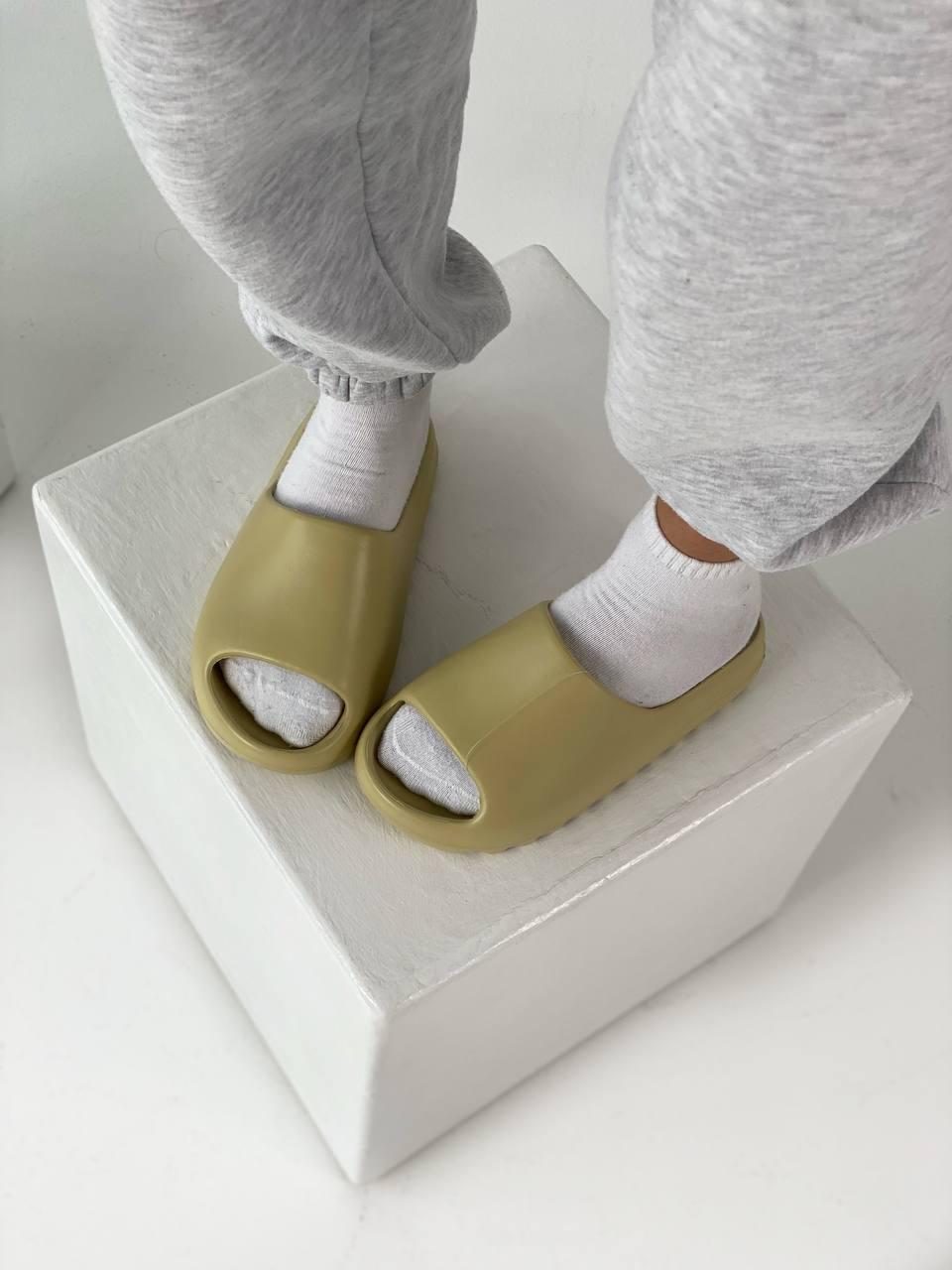 Adidas Yeezy Slide Earth Bone