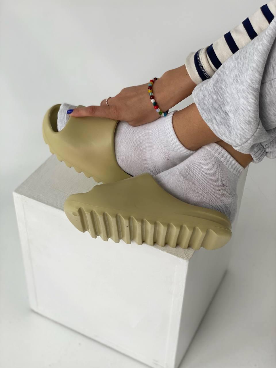 Adidas Yeezy Slide Earth Bone