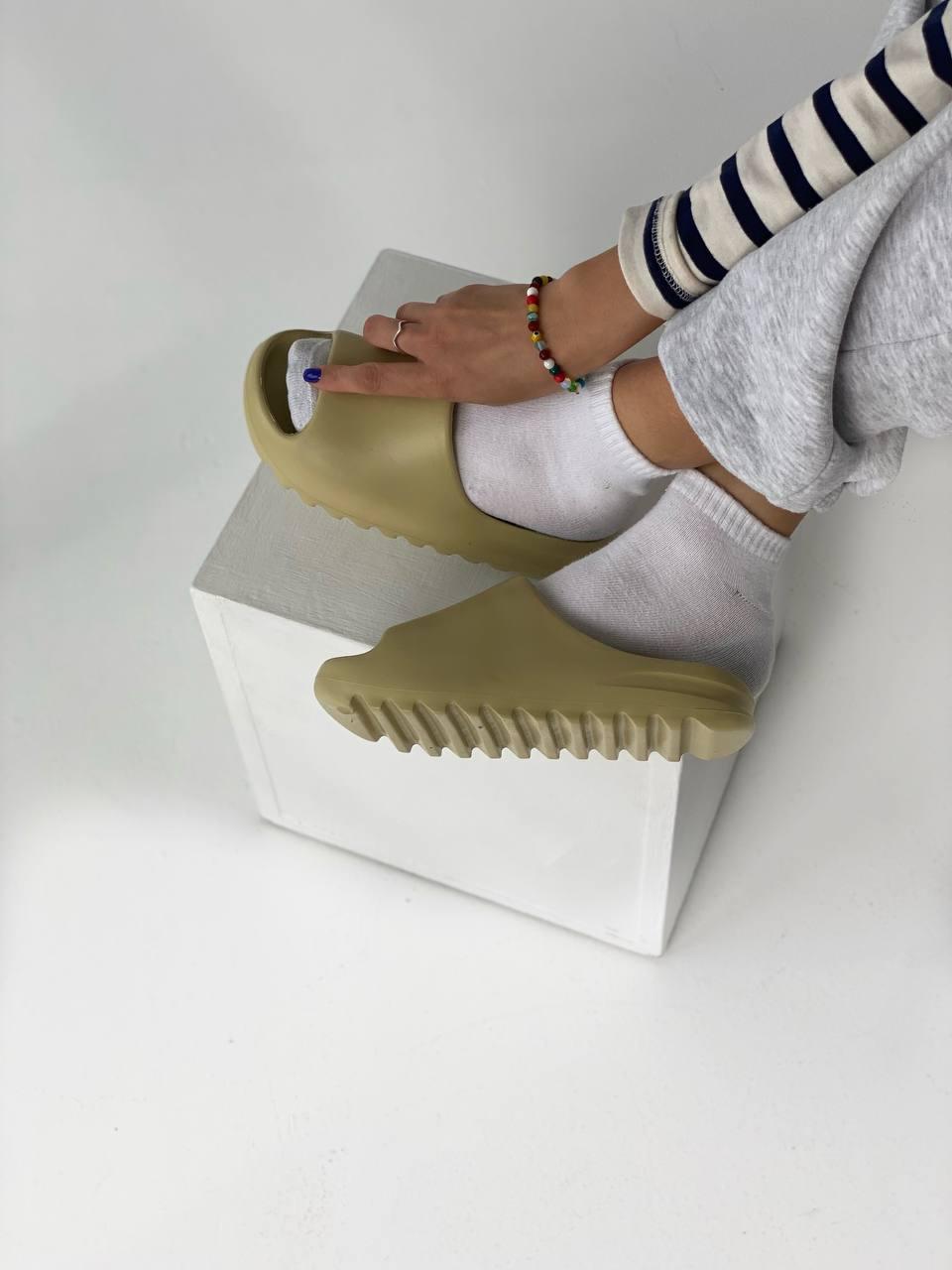 Adidas Yeezy Slide Earth Bone