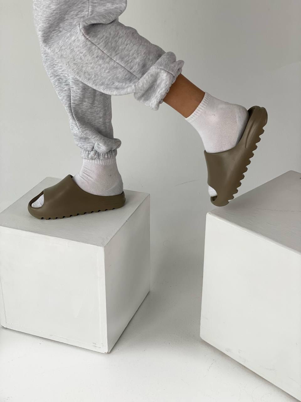 Adidas Yeezy Slide Earth Brown