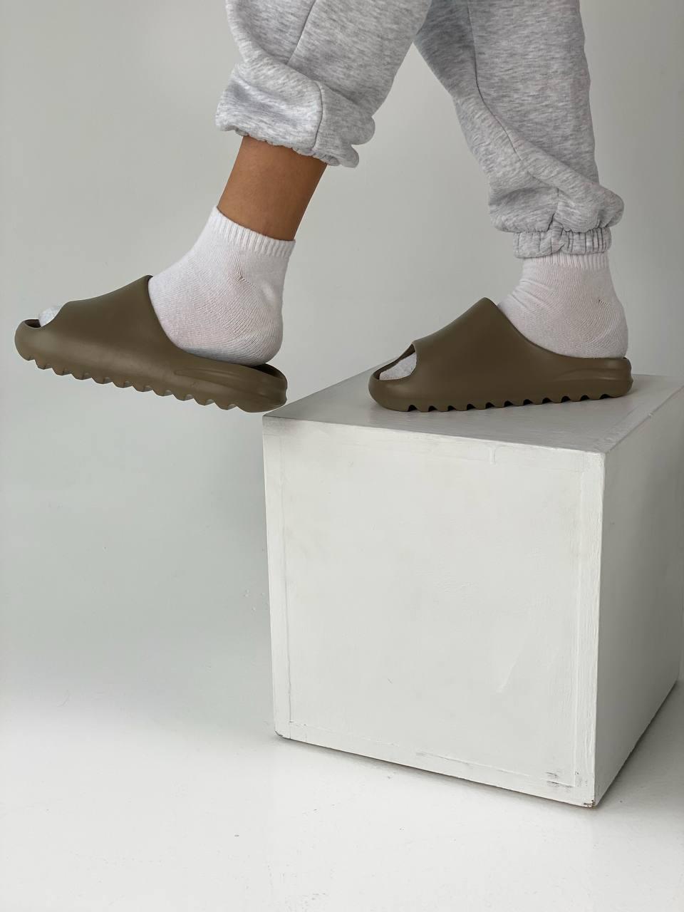 Adidas Yeezy Slide Earth Brown