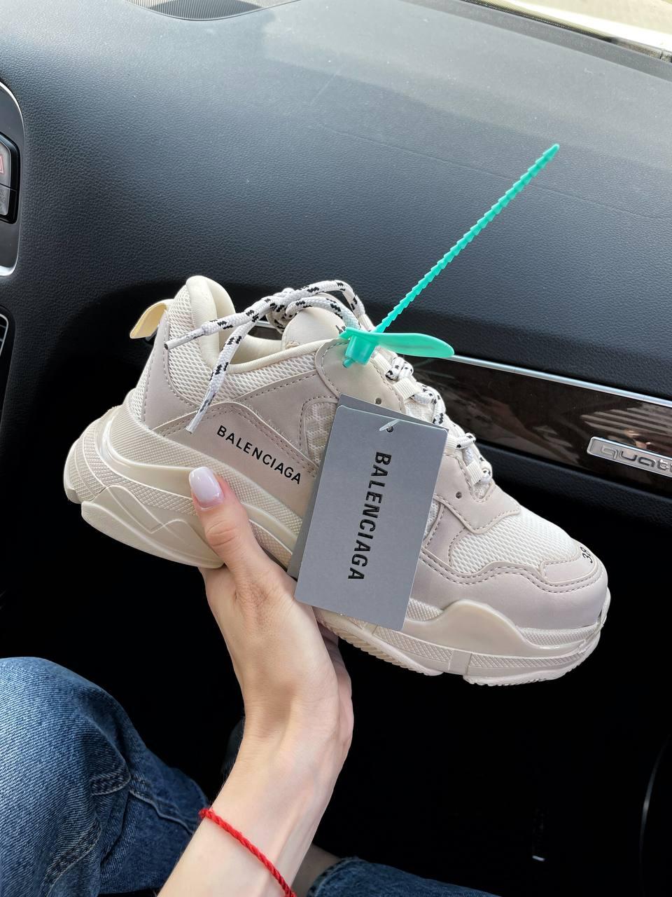 Balenciaga Balenciaga Triple S V1 Beige