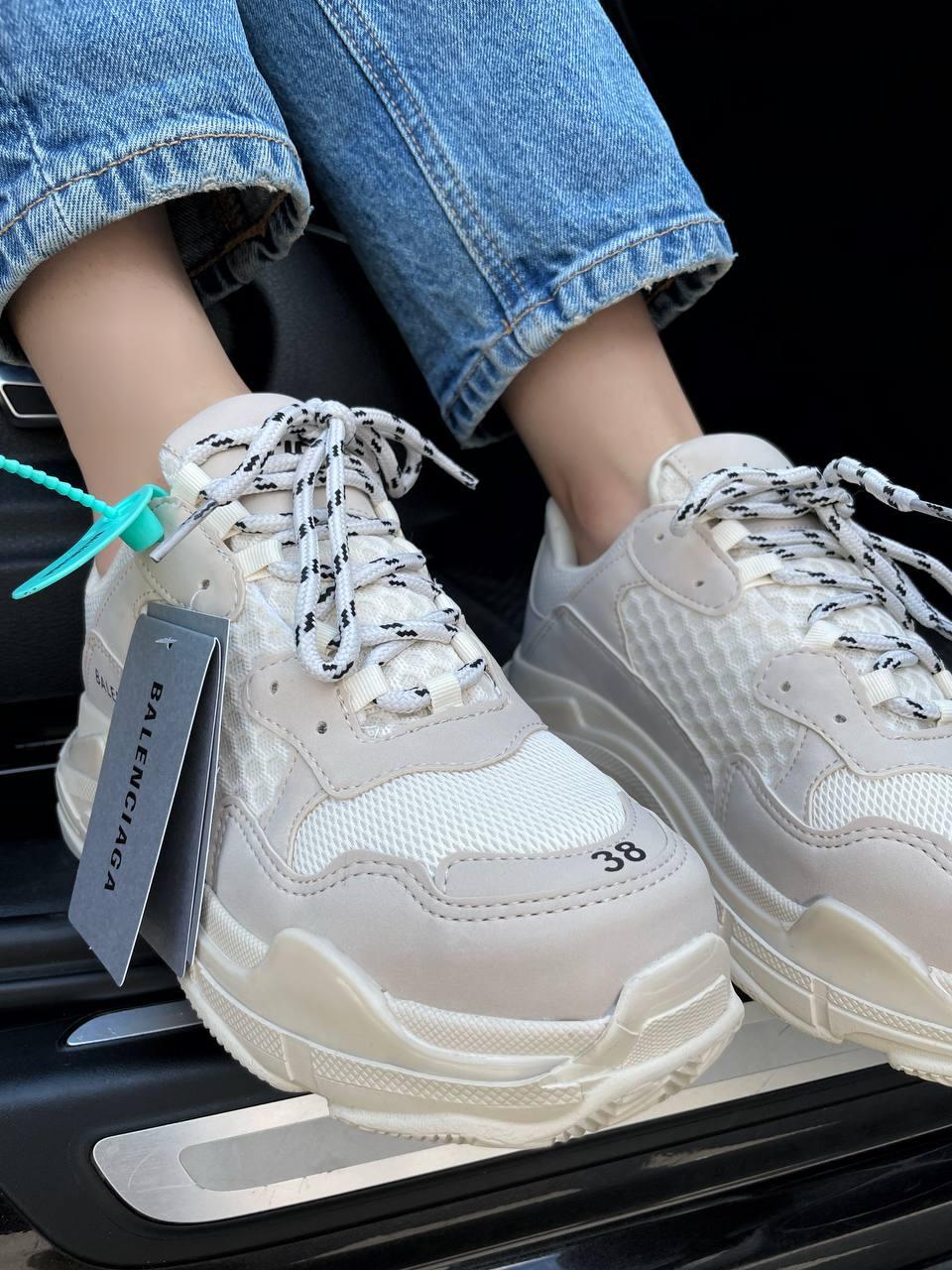 Balenciaga Balenciaga Triple S V1 Beige