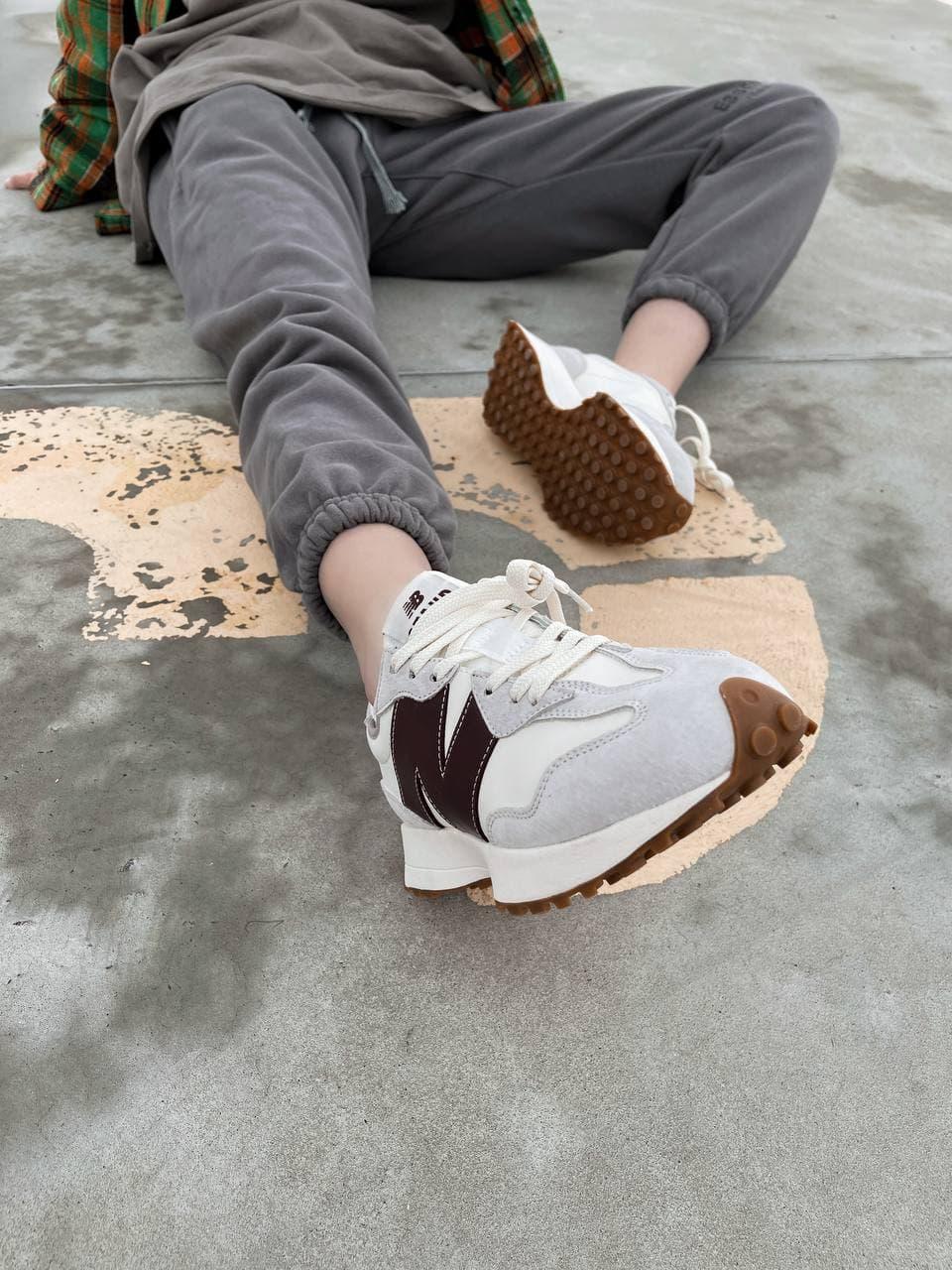 New Balance 327 Staud