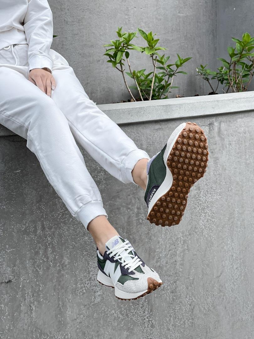 New Balance 327 Beige Khaki Violet