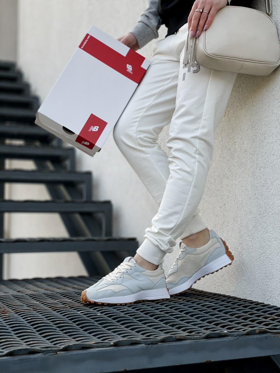 New Balance 327 Beige Light Grey
