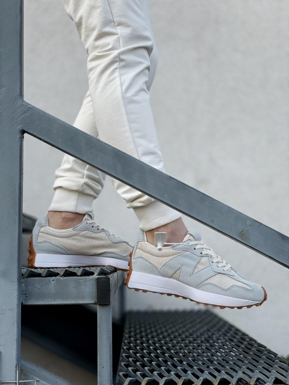 New Balance 327 Beige Light Grey