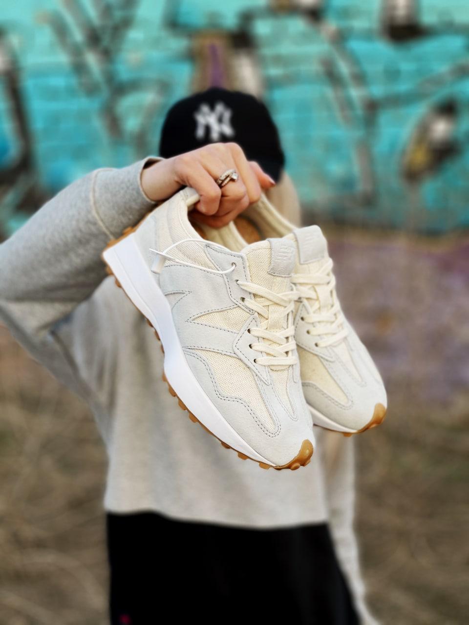 New Balance 327 Beige Light Grey
