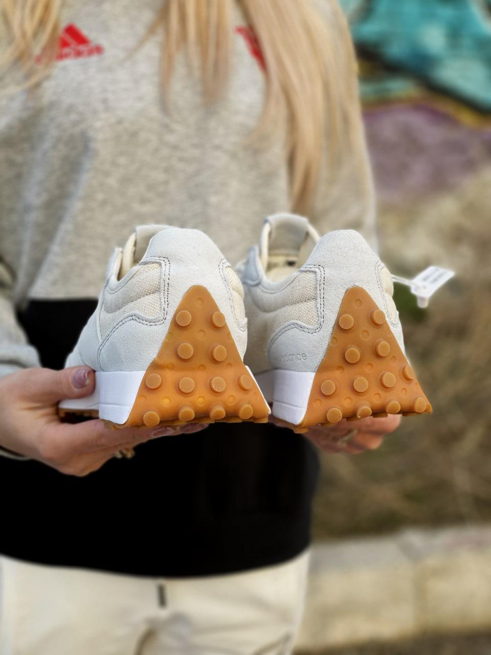 New Balance 327 Beige Light Grey