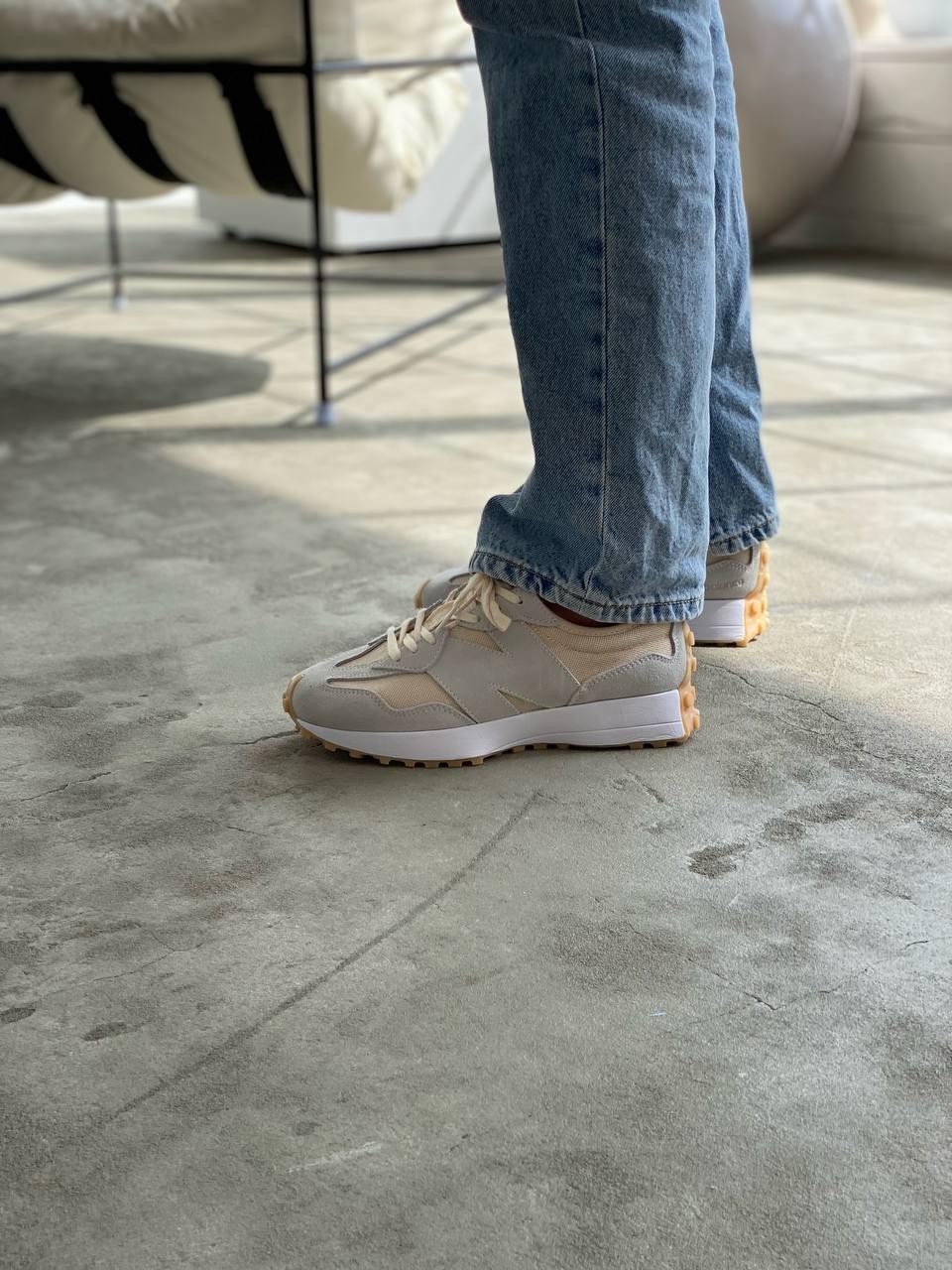 New Balance 327 Beige Light Grey