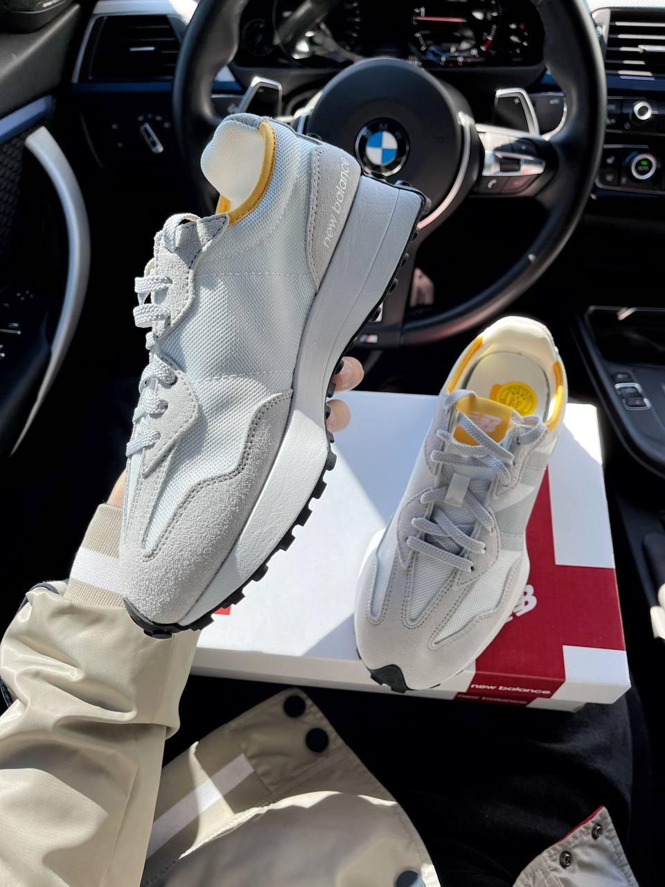 New Balance 327 Light Beige