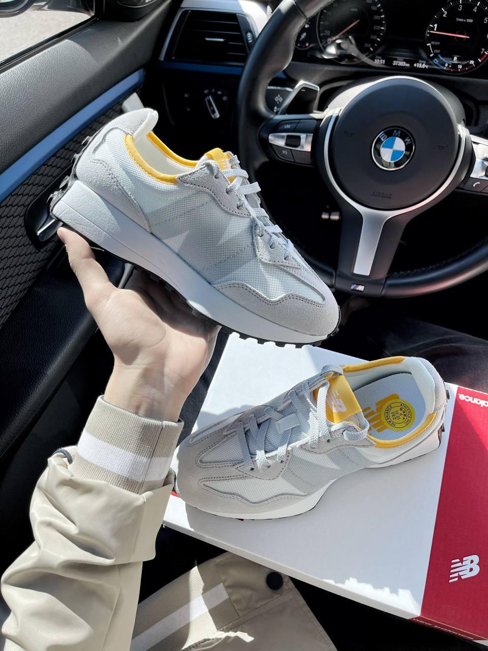 New Balance 327 Light Beige