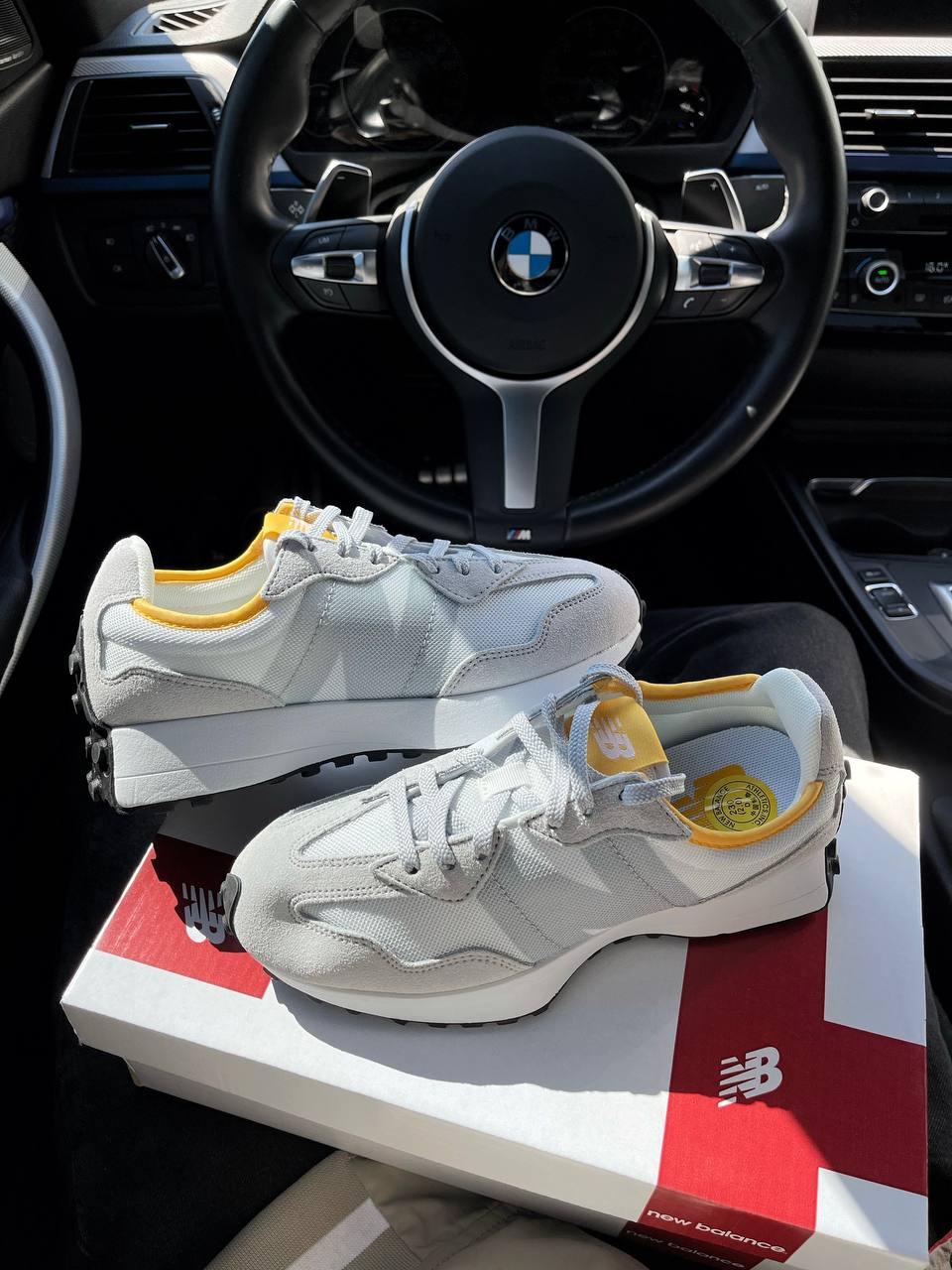 New Balance 327 Light Beige