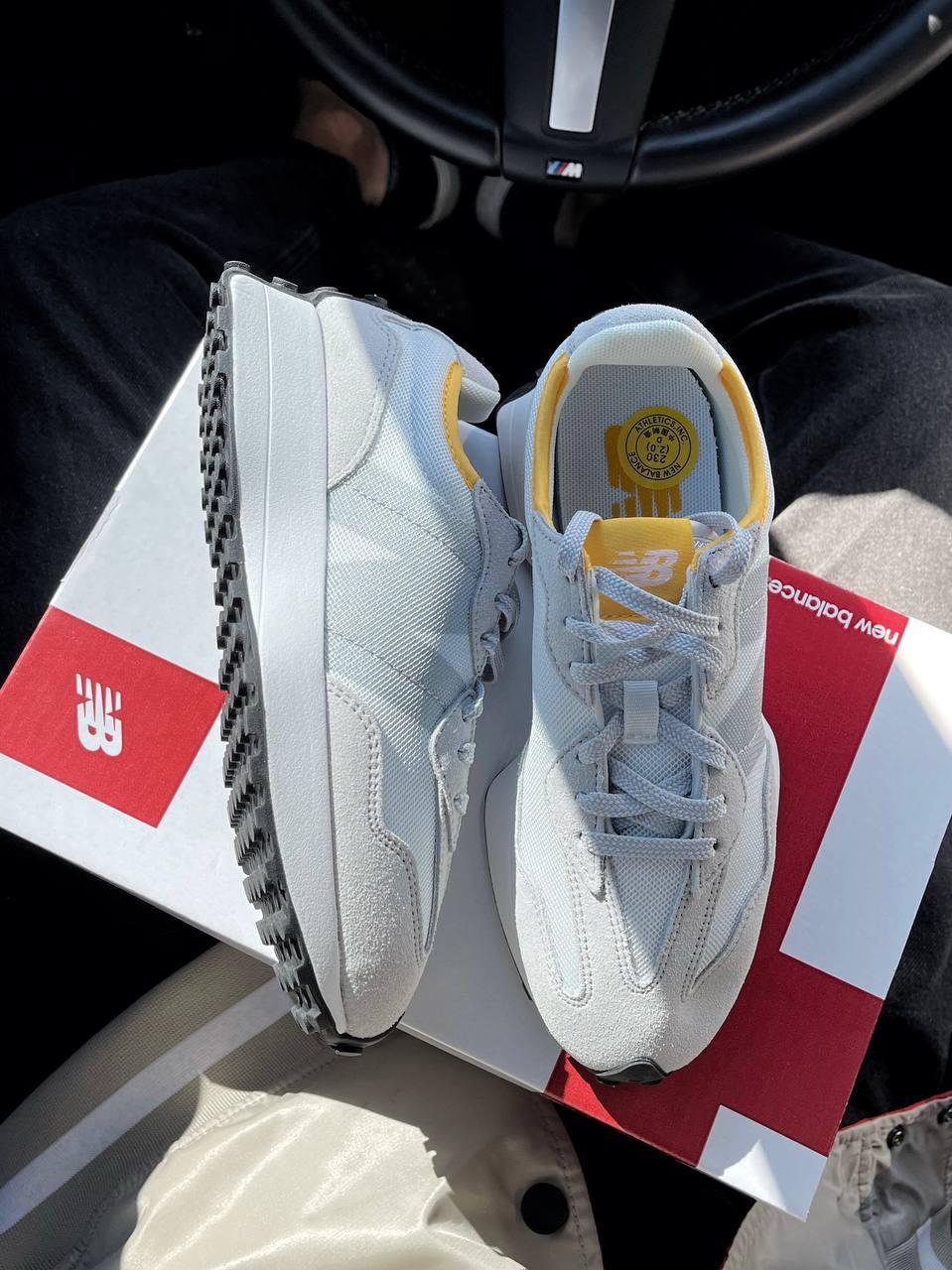 New Balance 327 Light Beige