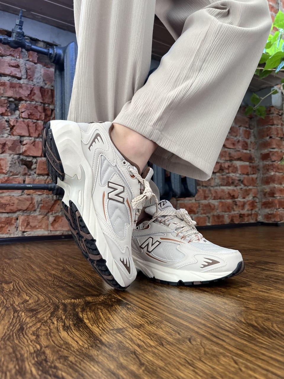 New Balance 725 Series Low Tops Retro Unisex Beige