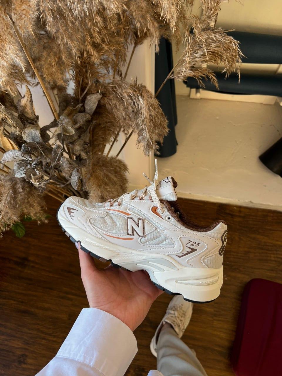 New Balance 725 Series Low Tops Retro Unisex Beige