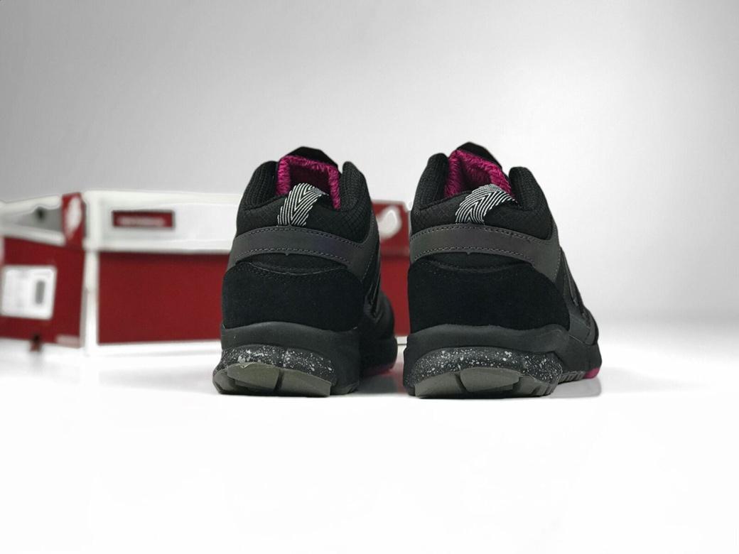 New Balance 710 Black Grey 1