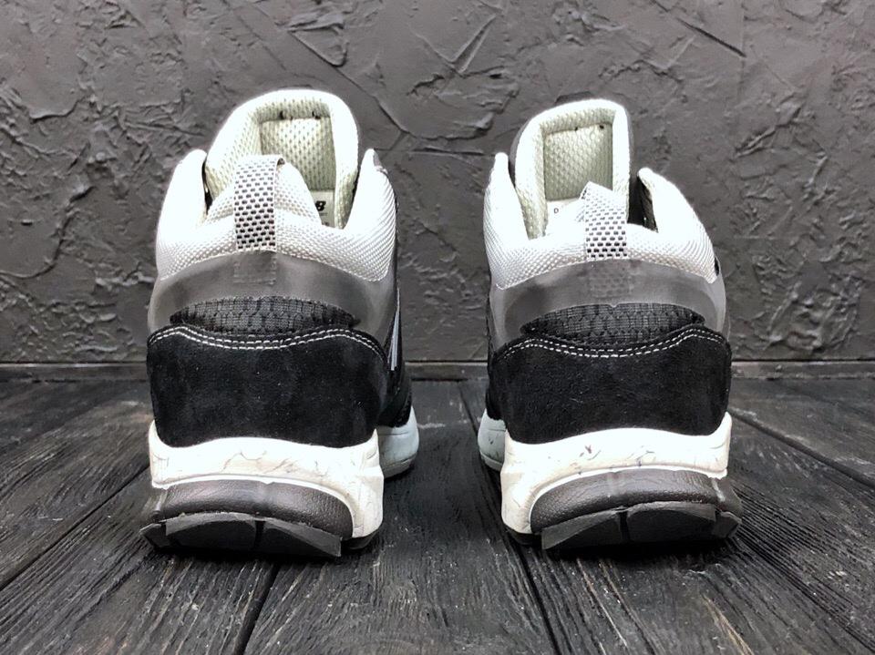 New Balance 710 Black Grey