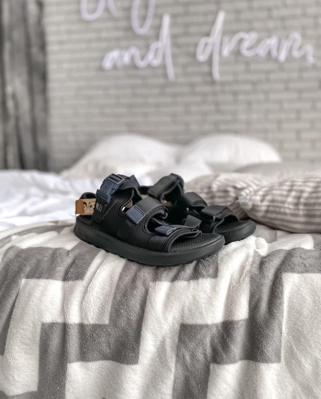 New Balance Black Brown