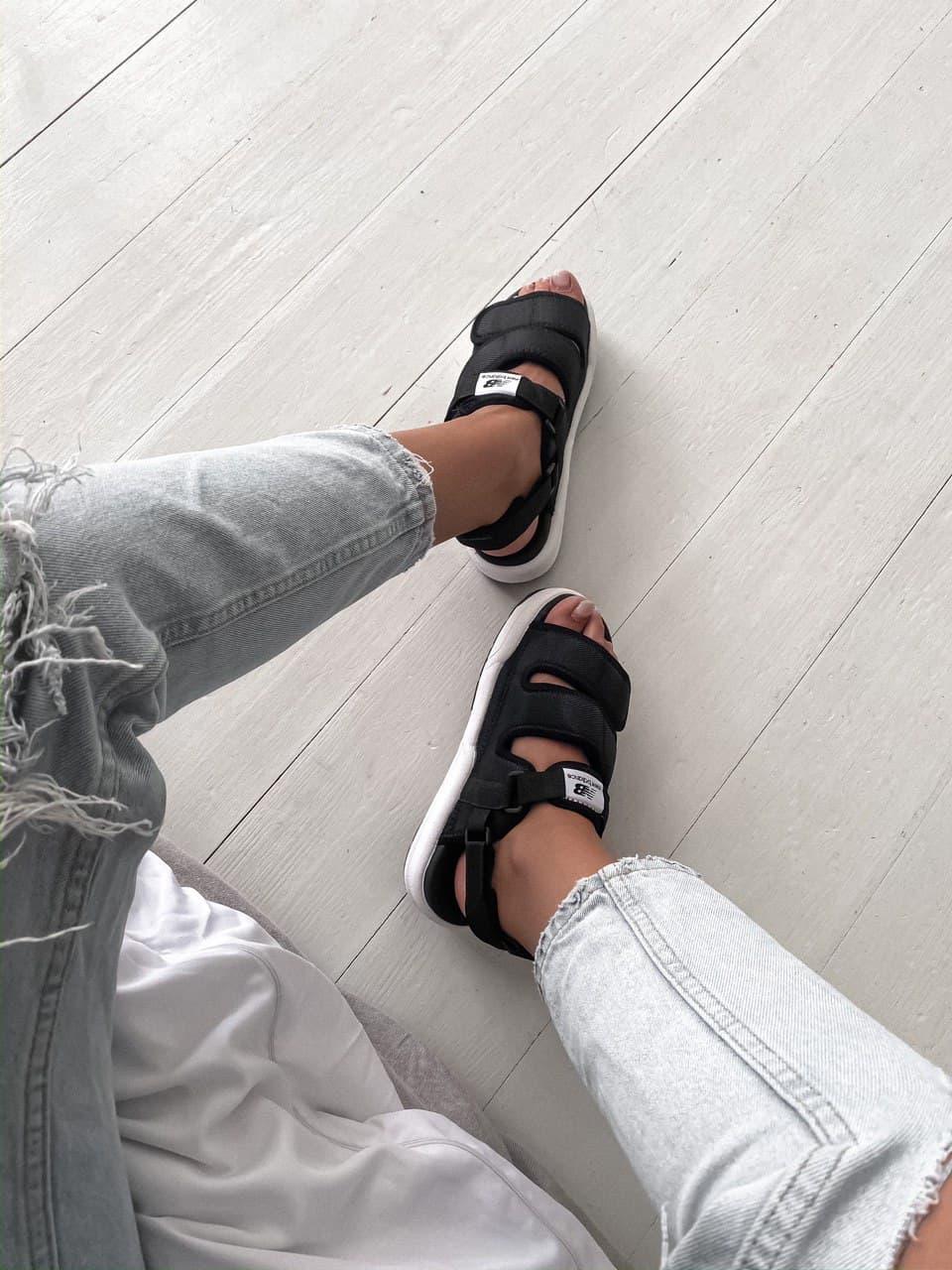 New Balance Black White 5
