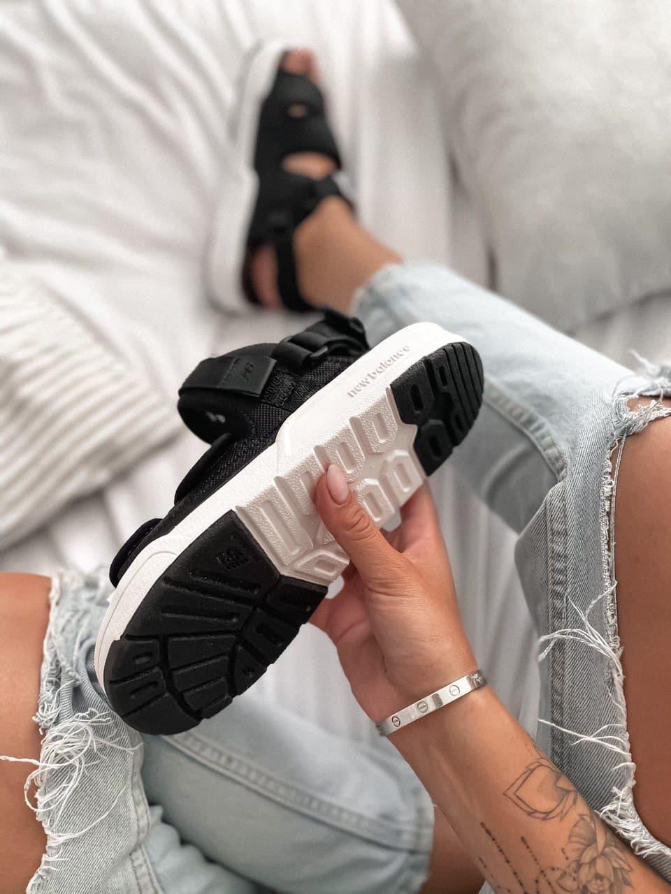 New Balance Black White 5