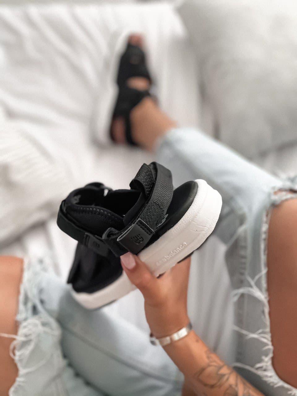 New Balance Black White 5