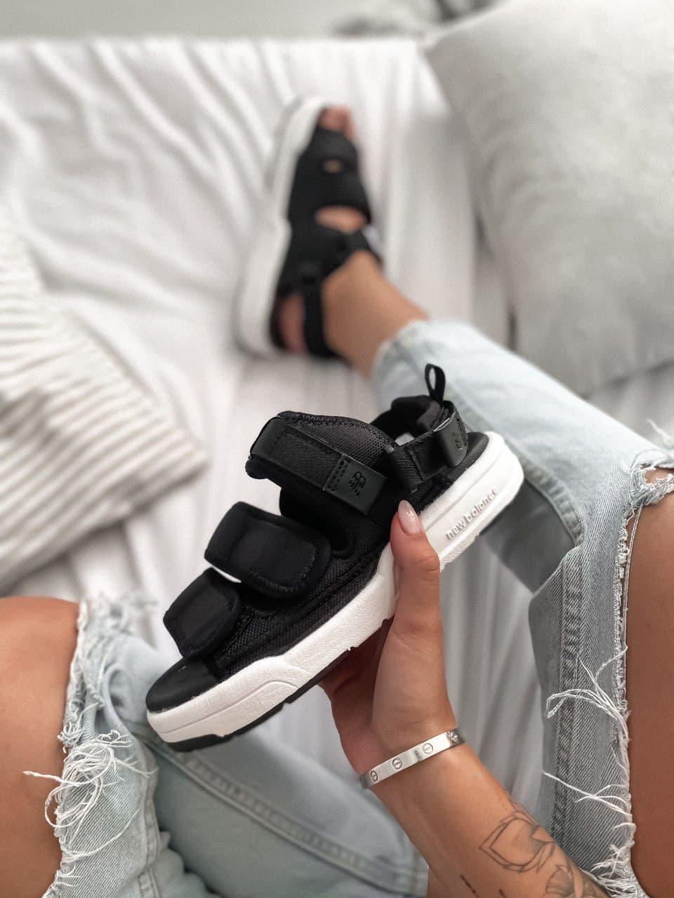 New Balance Black White 5