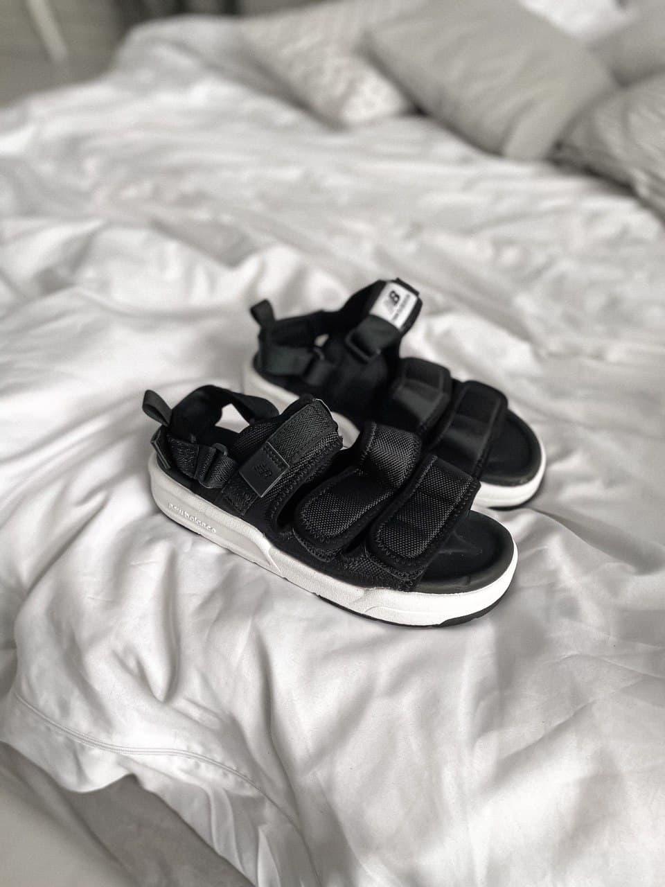 New Balance Black White 5
